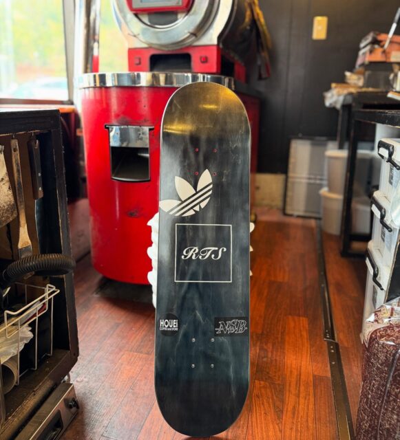 Thanks @release_t_shutter  @yass_rts 😊
#naritasb
#release_the_shutter 
#adidas 
#houeicoffee 
#narita
#skate
#成田山新勝寺